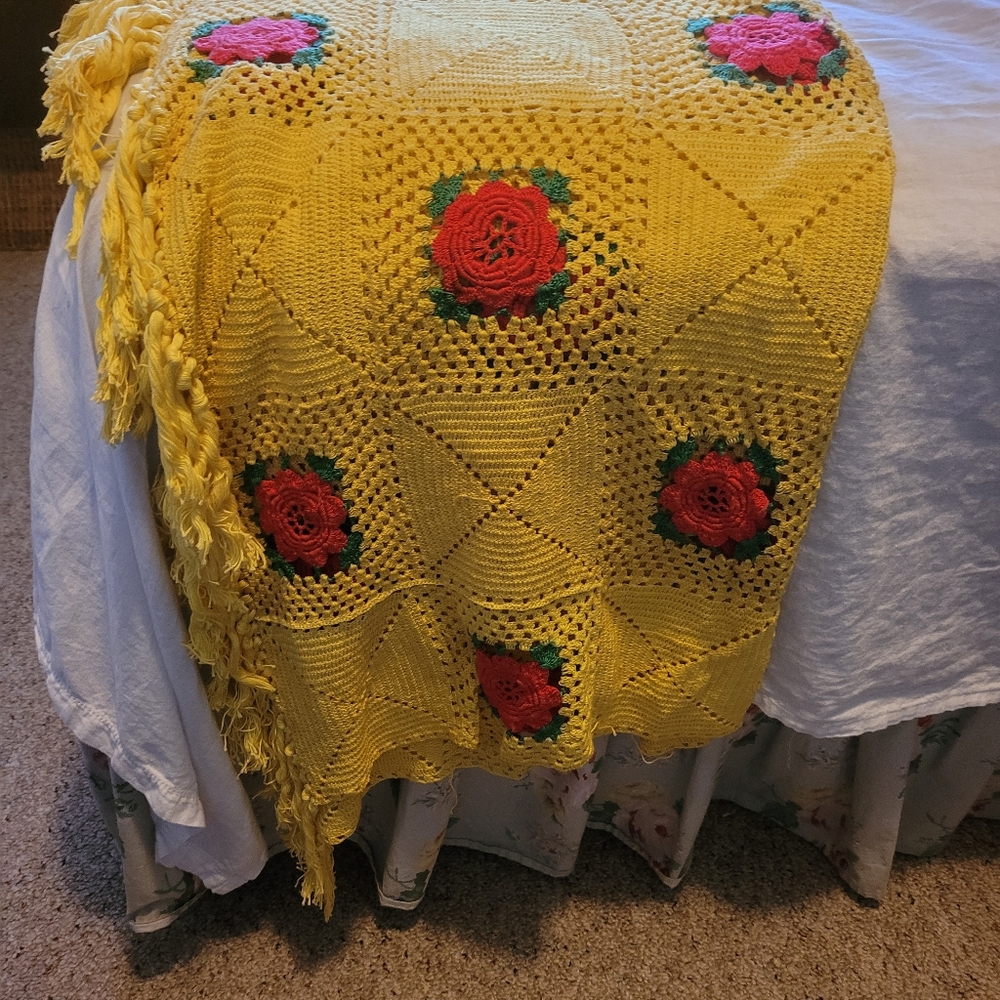 Vintage Yellow Crochet Throw Blanket with 3D Floral Design - Picture 4 of 16